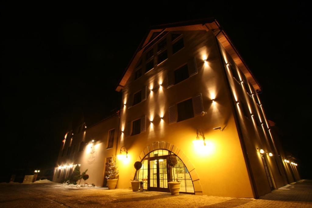 Villa Estera - Hotel & Restauracja Michałowice Exterior foto